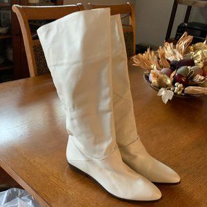 NWOT Naturalizer white boots, size 9M, leather upper